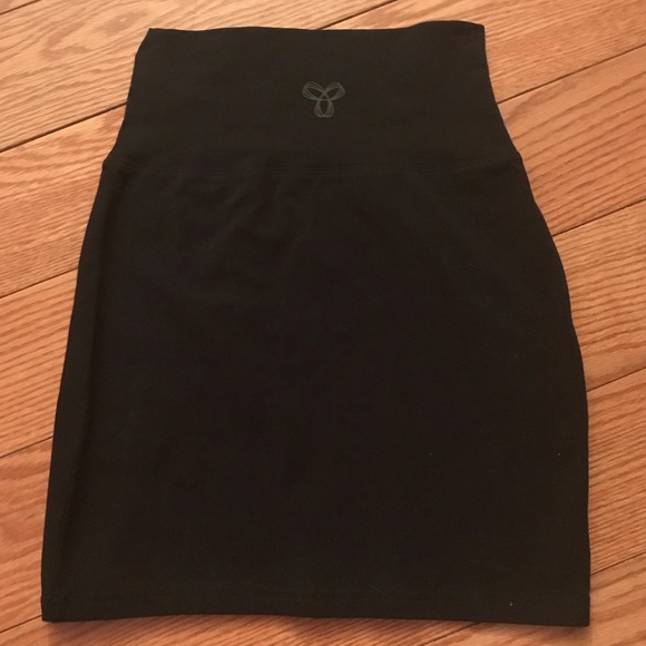 Aritzia TNA Bodycon Skirt - Picture 2 of 2